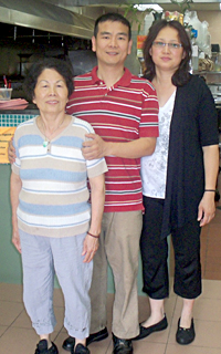 Tommy Chan with his mother and wife Jenny.