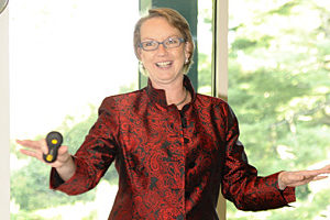 Customer service expert and author Cindy Solomon charmed an audience of 200 women business owners and professionals with her wit and humor at the 2010 Key4Women Forum. The key to great service, according to Solomon, is knowing how to woo customers.