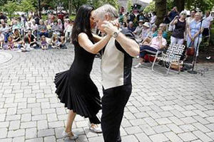 Elsie Tai and Steve Curlen tango